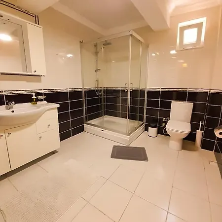 Lovely Flat With Sea View Near In Apartament