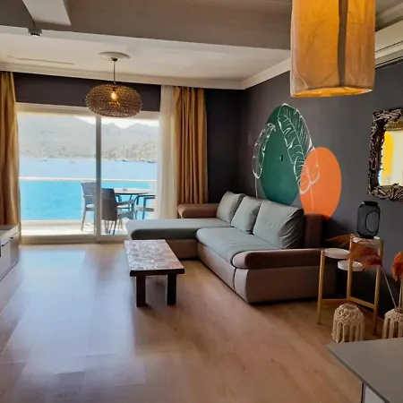 Apartament Lovely Flat With Sea View Near In